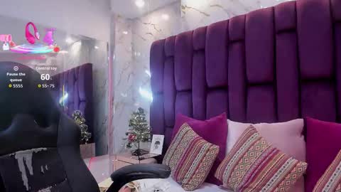 Snapshot of emma_carterr1 chatting on November 30, 2025, 2:32 pm pau online show from November 30, 2025, 2:32 pm