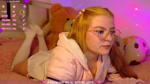 Snapshot of emma_clive chatting on October 21, 2025, 11:38 pm Emma online show from October 21, 2025, 11:38 pm