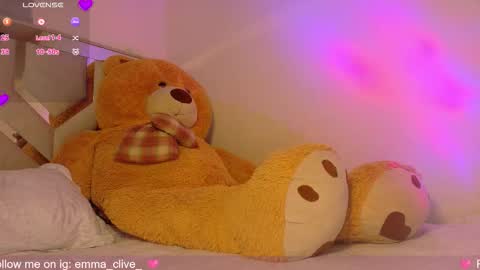 Snapshot of emma_clive chatting on November 21, 2025, 3:05 am Emma online show from November 21, 2025, 3:05 am