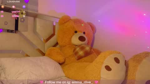 Snapshot of emma_clive chatting on December 2, 2025, 2:17 am Emma online show from December 2, 2025, 2:17 am