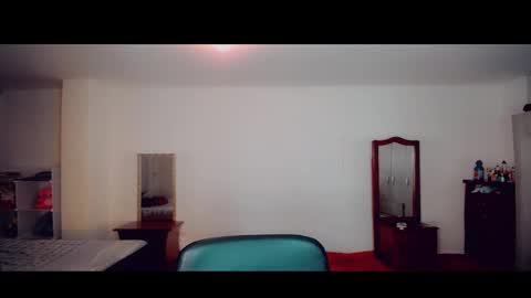 Snapshot of emma_diva chatting on February 7, 2025, 5:10 am emma online show from February 7, 2025, 5:10 am