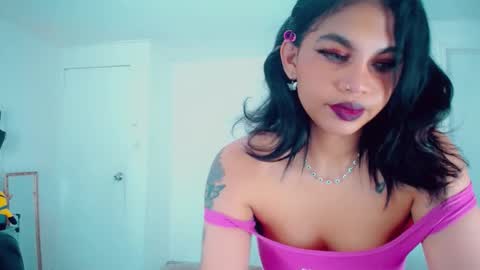 Snapshot of emma_diva chatting on October 16, 2025, 12:00 am emma online show from October 16, 2025, 12:00 am