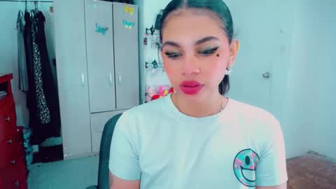 Snapshot of emma_diva chatting on October 18, 2025, 11:05 pm emma online show from October 18, 2025, 11:05 pm