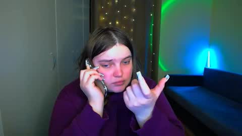 Eva online show from November 21, 2025, 1:43 pm