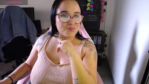 Snapshot of emma_evans07 chatting on December 2, 2024, 12:40 pm emmy online show from December 2, 2024, 12:40 pm