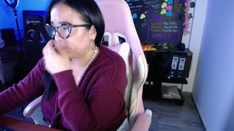 Snapshot of emma_evans07 chatting on December 30, 2024, 10:01 pm emmy online show from December 30, 2024, 10:01 pm