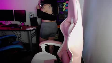 Snapshot of emma_evans07 chatting on January 26, 2025, 9:29 pm emmy online show from January 26, 2025, 9:29 pm