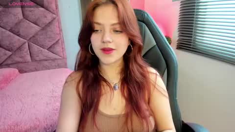 Snapshot of emma_ford1 chatting on January 3, 2025, 4:59 pm Emma  online show from January 3, 2025, 4:59 pm