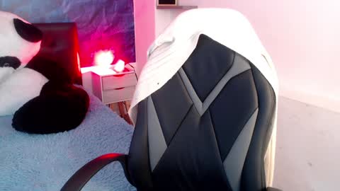 Snapshot of emma_ford1 chatting on January 24, 2025, 3:00 am Emma  online show from January 24, 2025, 3:00 am