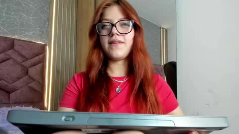 Snapshot of emma_ford1 chatting on February 2, 2025, 9:40 am Emma  online show from February 2, 2025, 9:40 am