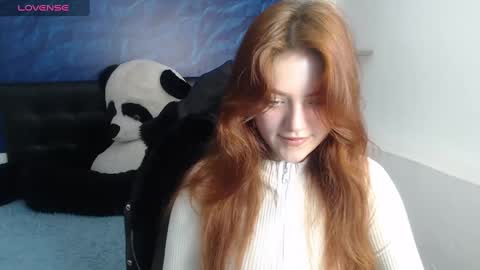 Snapshot of emma_ford1 chatting on February 4, 2025, 4:05 am Emma  online show from February 4, 2025, 4:05 am
