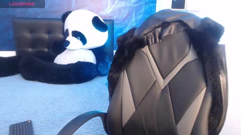 Snapshot of emma_ford1 chatting on February 4, 2025, 7:07 am Emma  online show from February 4, 2025, 7:07 am