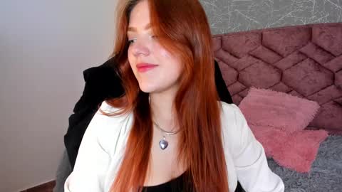 Snapshot of emma_ford1 chatting on February 24, 2025, 9:09 pm Emma  online show from February 24, 2025, 9:09 pm