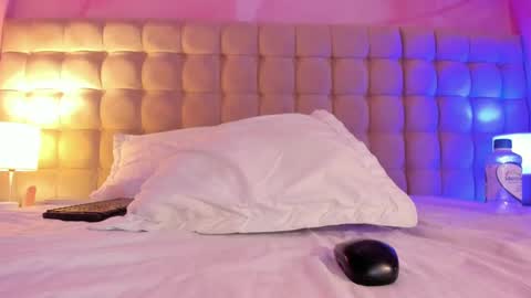 Snapshot of emma_jhoons chatting on September 30, 2025, 4:12 pm emma_jhoons online show from September 30, 2025, 4:12 pm