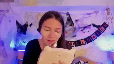 Snapshot of emma_jhoons chatting on October 6, 2025, 11:07 am emma_jhoons online show from October 6, 2025, 11:07 am