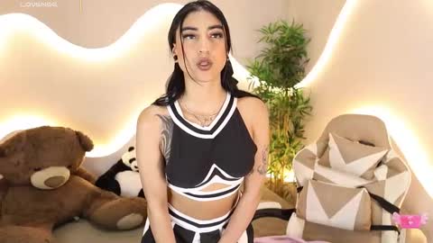 Snapshot of emma_lirys chatting on November 4, 2025, 4:44 am Emma online show from November 4, 2025, 4:44 am