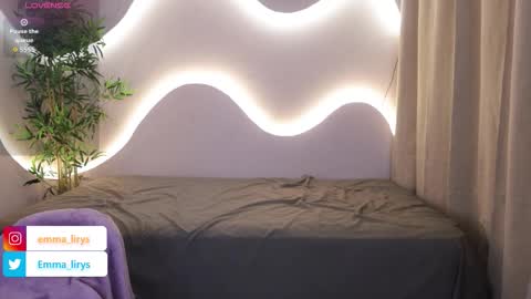 Snapshot of emma_lirys chatting on November 19, 2025, 4:23 am Emma online show from November 19, 2025, 4:23 am