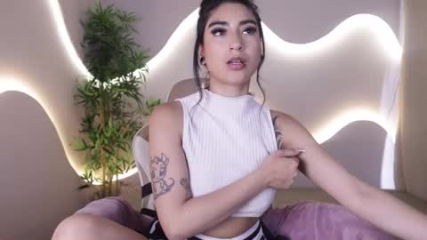 Snapshot of emma_lirys chatting on November 27, 2025, 5:04 pm Emma online show from November 27, 2025, 5:04 pm