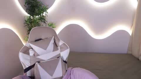 Snapshot of emma_lirys chatting on November 29, 2025, 4:26 am Emma online show from November 29, 2025, 4:26 am