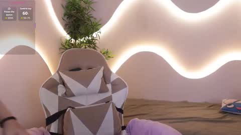 Snapshot of emma_lirys chatting on December 15, 2025, 5:12 am Emma online show from December 15, 2025, 5:12 am