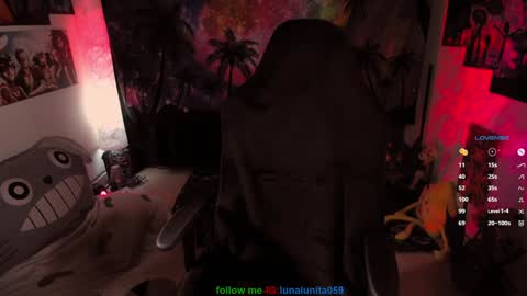 Snapshot of emma_luna059 chatting on January 23, 2025, 12:14 am LUNA online show from January 23, 2025, 12:14 am