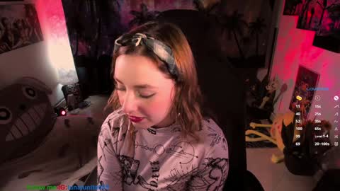 Snapshot of emma_luna059 chatting on January 23, 2025, 10:33 pm LUNA online show from January 23, 2025, 10:33 pm