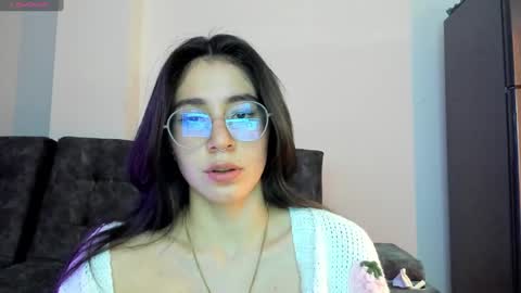 Snapshot of emma_sandovaal chatting on December 3, 2024, 1:19 am Emma online show from December 3, 2024, 1:19 am