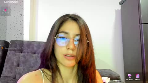 Snapshot of emma_sandovaal chatting on December 15, 2024, 6:18 am Emma online show from December 15, 2024, 6:18 am