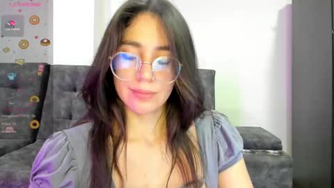 Snapshot of emma_sandovaal chatting on February 25, 2025, 8:14 am Emma online show from February 25, 2025, 8:14 am