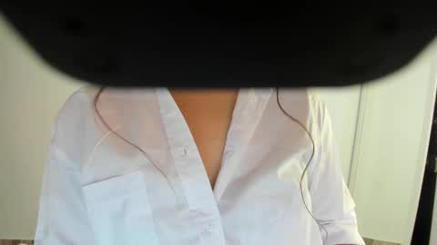 emma_white02 online show from October 4, 2025, 4:49 pm