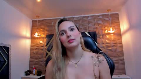 Snapshot of emmaa_white_ chatting on September 11, 2025, 5:24 pm EMMA online show from September 11, 2025, 5:24 pm