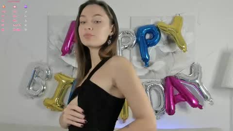 Snapshot of emmacrown chatting on December 4, 2025, 6:12 am Emma online show from December 4, 2025, 6:12 am