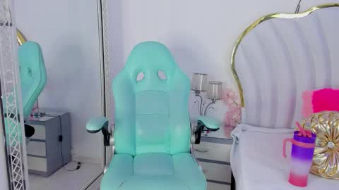 Snapshot of emmacrush chatting on January 24, 2025, 8:54 pm Welcome Im yosein Your love is my passion activate it with your tips and enjoy with me online show from January 24, 2025, 8:54 pm