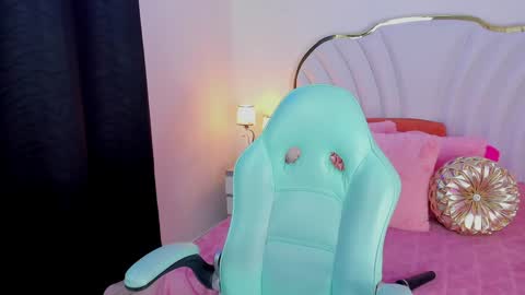 Snapshot of emmacrush chatting on February 4, 2025, 10:34 pm Welcome Im yosein Your love is my passion activate it with your tips and enjoy with me online show from February 4, 2025, 10:34 pm