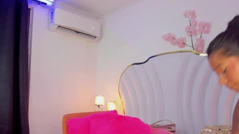 Snapshot of emmacrush chatting on February 14, 2025, 1:45 am Welcome Im yosein Your love is my passion activate it with your tips and enjoy with me online show from February 14, 2025, 1:45 am