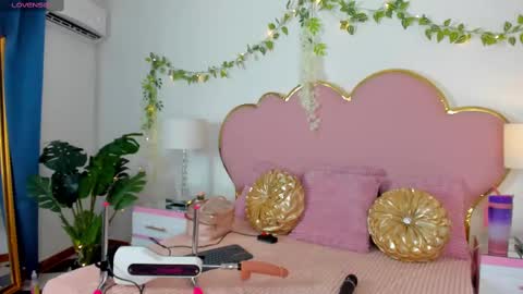 Snapshot of emmacrush chatting on September 13, 2025, 9:47 pm Welcome Im yosein Your love is my passion activate it with your tips and enjoy with me online show from September 13, 2025, 9:47 pm