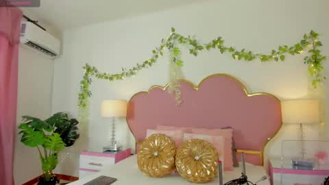 Snapshot of emmacrush chatting on September 25, 2025, 8:56 pm Welcome Im yosein Your love is my passion activate it with your tips and enjoy with me online show from September 25, 2025, 8:56 pm