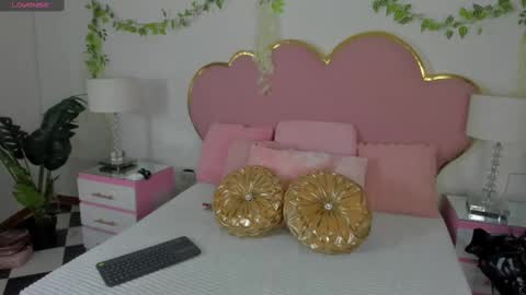 Snapshot of emmacrush chatting on October 2, 2025, 9:33 pm Welcome Im yosein Your love is my passion activate it with your tips and enjoy with me online show from October 2, 2025, 9:33 pm