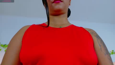 Snapshot of emmacrush chatting on October 17, 2025, 9:50 pm Welcome Im yosein Your love is my passion activate it with your tips and enjoy with me online show from October 17, 2025, 9:50 pm