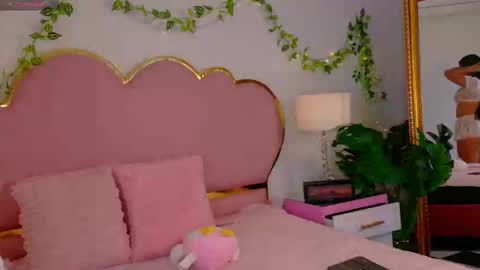 Snapshot of emmacrush chatting on November 27, 2025, 9:06 pm Welcome Im yosein Your love is my passion activate it with your tips and enjoy with me online show from November 27, 2025, 9:06 pm