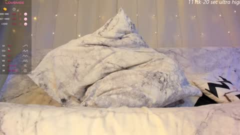 Snapshot of emmahotvibe chatting on December 13, 2024, 4:11 am emmahotvibe online show from December 13, 2024, 4:11 am