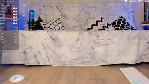 Snapshot of emmahotvibe chatting on December 20, 2024, 1:03 am emmahotvibe online show from December 20, 2024, 1:03 am