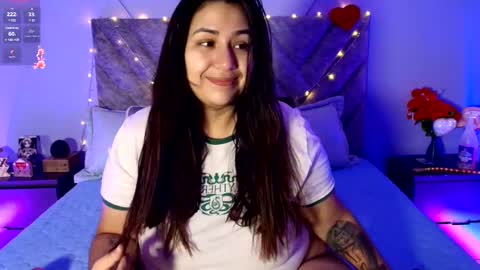 Snapshot of emmajohnss chatting on February 22, 2025, 4:18 am Emma online show from February 22, 2025, 4:18 am