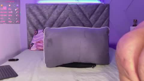 Snapshot of emmajohnss chatting on November 25, 2025, 4:23 am Emma online show from November 25, 2025, 4:23 am