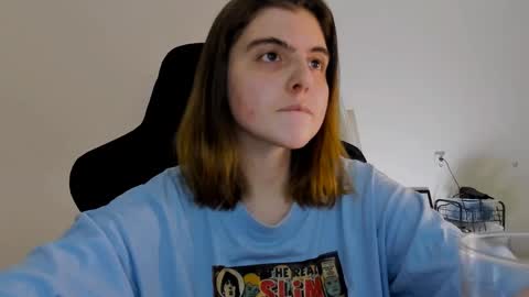 Snapshot of emmamon chatting on December 10, 2024, 7:43 pm Emma online show from December 10, 2024, 7:43 pm