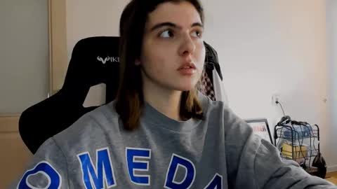 Snapshot of emmamon chatting on December 20, 2024, 12:16 pm Emma online show from December 20, 2024, 12:16 pm