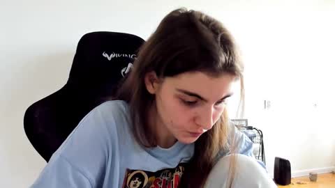 Snapshot of emmamon chatting on September 23, 2025, 11:24 am Emma online show from September 23, 2025, 11:24 am