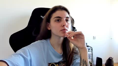 Snapshot of emmamon chatting on September 25, 2025, 10:19 am Emma online show from September 25, 2025, 10:19 am