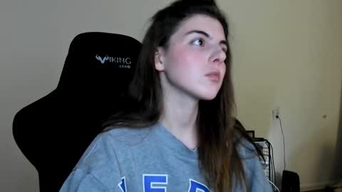 Snapshot of emmamon chatting on November 12, 2025, 3:01 pm Emma online show from November 12, 2025, 3:01 pm