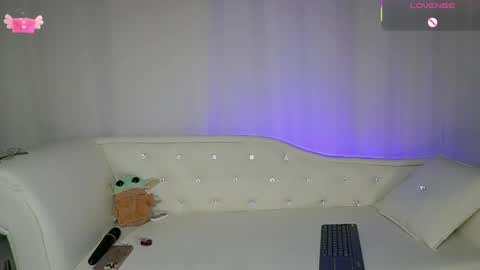 Snapshot of emmasanzoficial chatting on September 18, 2025, 11:34 am Sara online show from September 18, 2025, 11:34 am